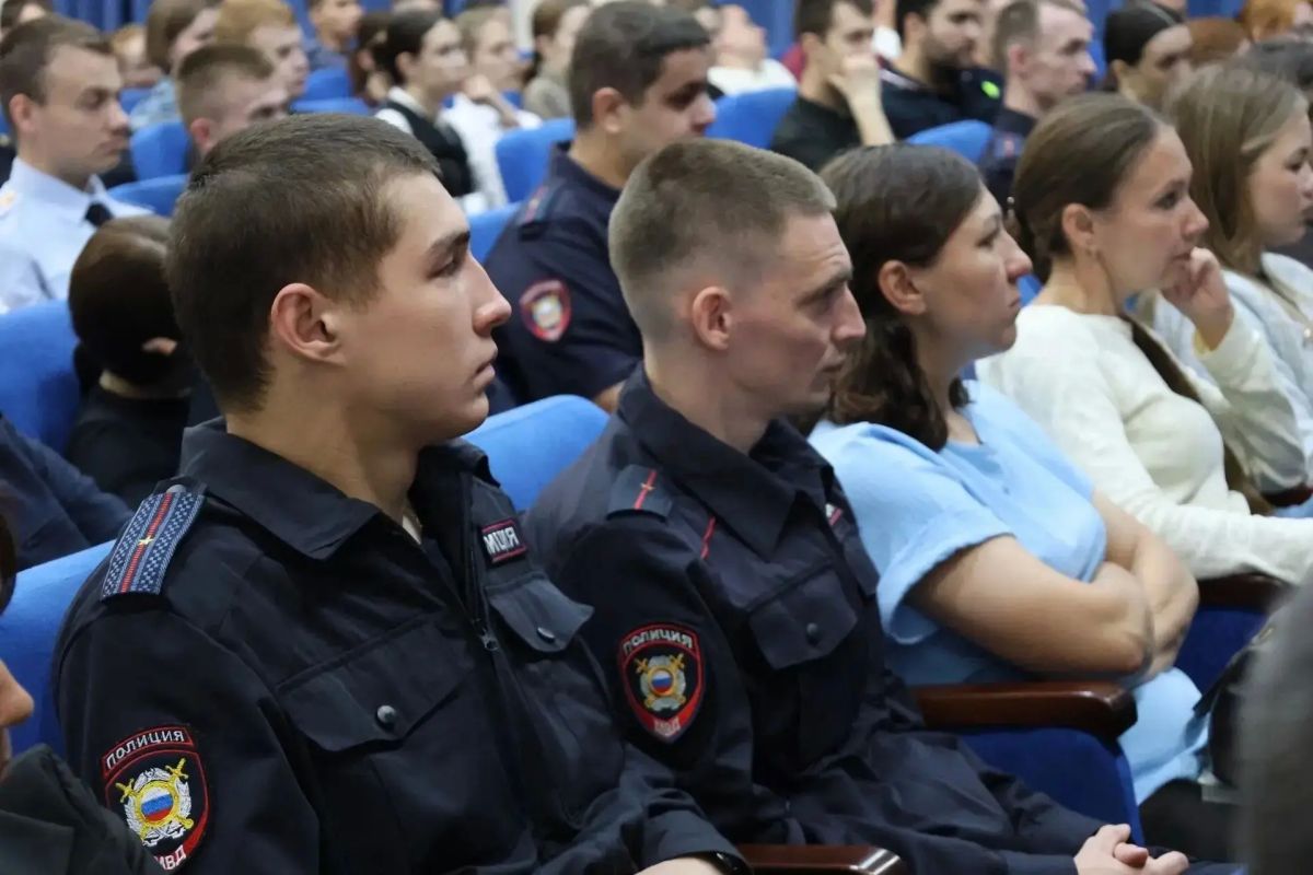 В Центре профессиональной подготовки МВД по Удмуртской Республике прошёл урок мужества, посвященный 85-й годовщине начала Великой Отечественной войны В Центре профессиональной подготовки МВД по Удмуртской Республике прошёл урок мужества, посвященный 85-й годовщине начала Великой Отечественной войны