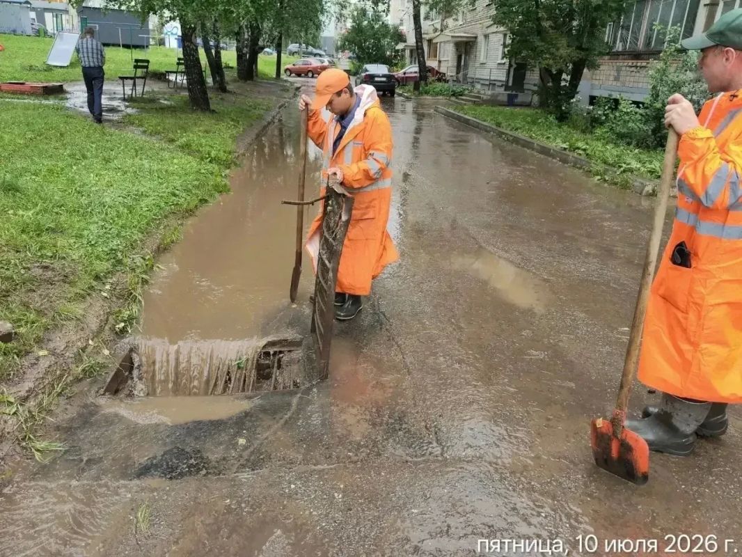 В Ижевске на фоне ливней коммунальные службы перешли на усиленный режим работы