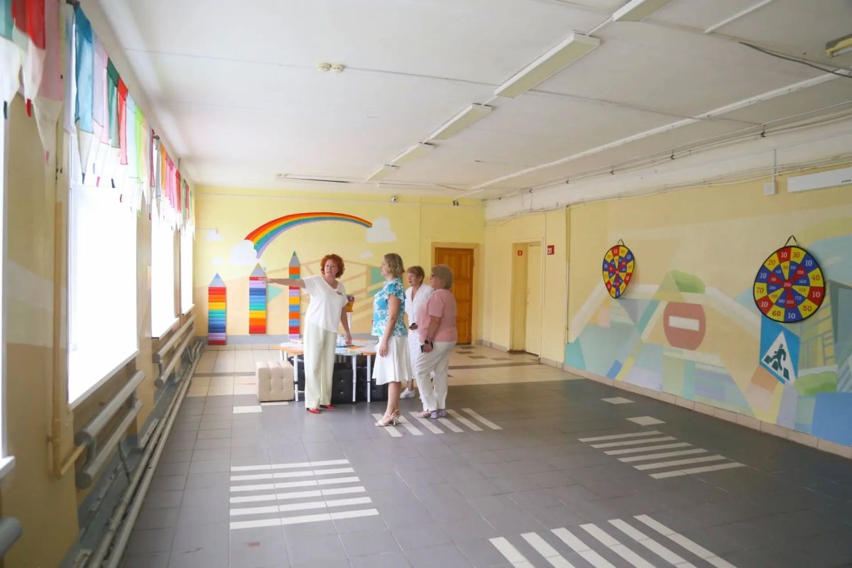 Скоро в школу. К новому учебному году готовятся не только ученики, но и образовательные учреждения - в 78 школах Ижевска сейчас идут приемки Скоро в школу. К новому учебному году готовятся не только ученики, но и образовательные учреждения - в 78 школах Ижевска сейчас идут приемки