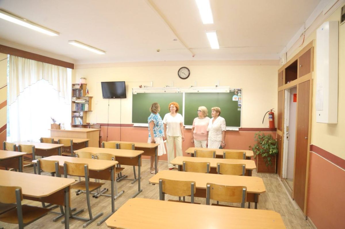 Лучшее - детям.. В Ижевске продолжается подготовка школ к новому учебному году Лучшее - детям.. В Ижевске продолжается подготовка школ к новому учебному году
