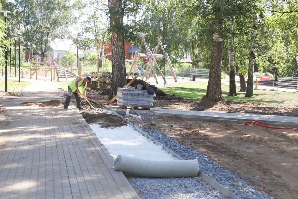 К 1 сентября в Ижевске откроют центральную аллею парка "Березовая роща"