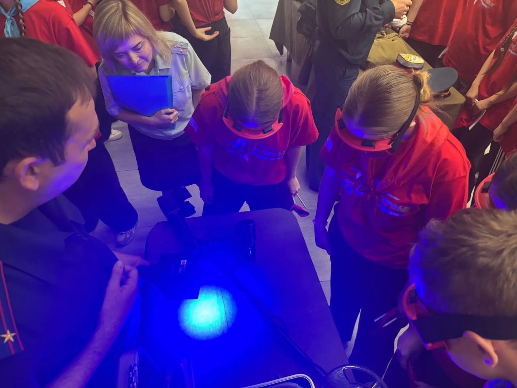 Следователь-криминалист следственного управления встретился с участниками историко-культурной смены «Герои Первых» в лагере «Лесная сказка» Следователь-криминалист следственного управления встретился с участниками историко-культурной смены «Герои Первых» в лагере «Лесная сказка»