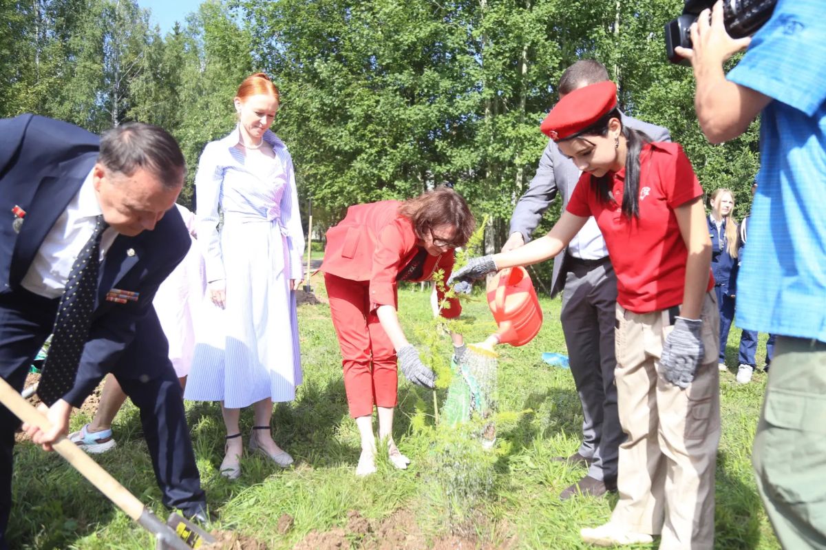 Встреча поколений . В школу № 71 приехала делегация из Санкт-Петербурга Встреча поколений . В школу № 71 приехала делегация из Санкт-Петербурга