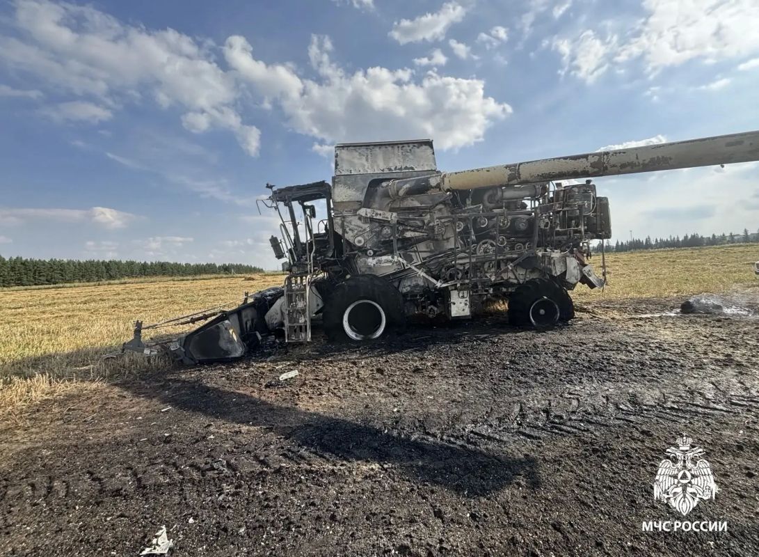 В Удмуртии за неделю сгорело два комбайна В Удмуртии за неделю сгорело два комбайна