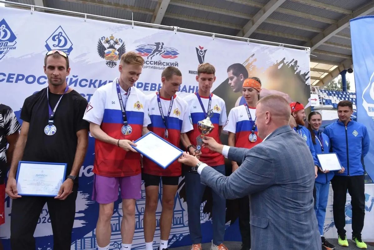 Сборная команда Росгвардии стала победителем Всероссийского чемпионата Общества «Динамо» по легкоатлетическому кроссу и служебному двоеборью, который состоялся в Удмуртии Сборная команда Росгвардии стала победителем Всероссийского чемпионата Общества «Динамо» по легкоатлетическому кроссу и служебному двоеборью, который состоялся в Удмуртии