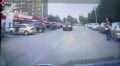 7-летняя девочка попала под машину в Сарапуле, переходя дорогу в неположенном месте