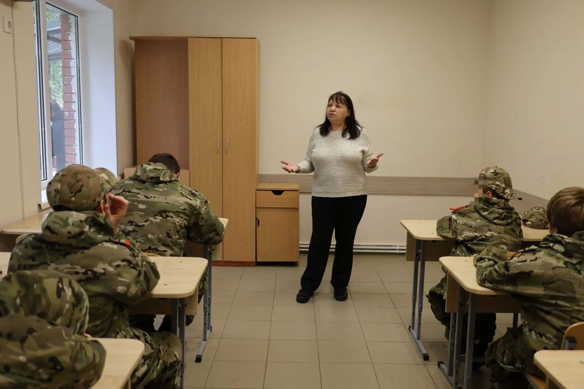 В Удмуртской Республике полицейские и общественники провели для отдыхающих в детском лагере информационно-профилактическое мероприятие «Школа полиции» В Удмуртской Республике полицейские и общественники провели для отдыхающих в детском лагере информационно-профилактическое мероприятие «Школа полиции»