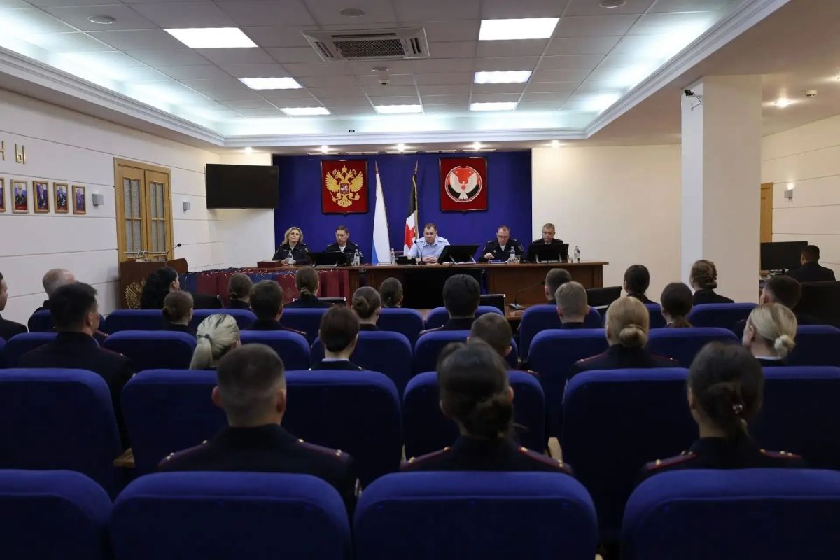 Министр внутренних дел по Удмуртской Республике генерал-майор полиции Максим Тихонов встретился с выпускниками образовательных учреждений МВД России Министр внутренних дел по Удмуртской Республике генерал-майор полиции Максим Тихонов встретился с выпускниками образовательных учреждений МВД России