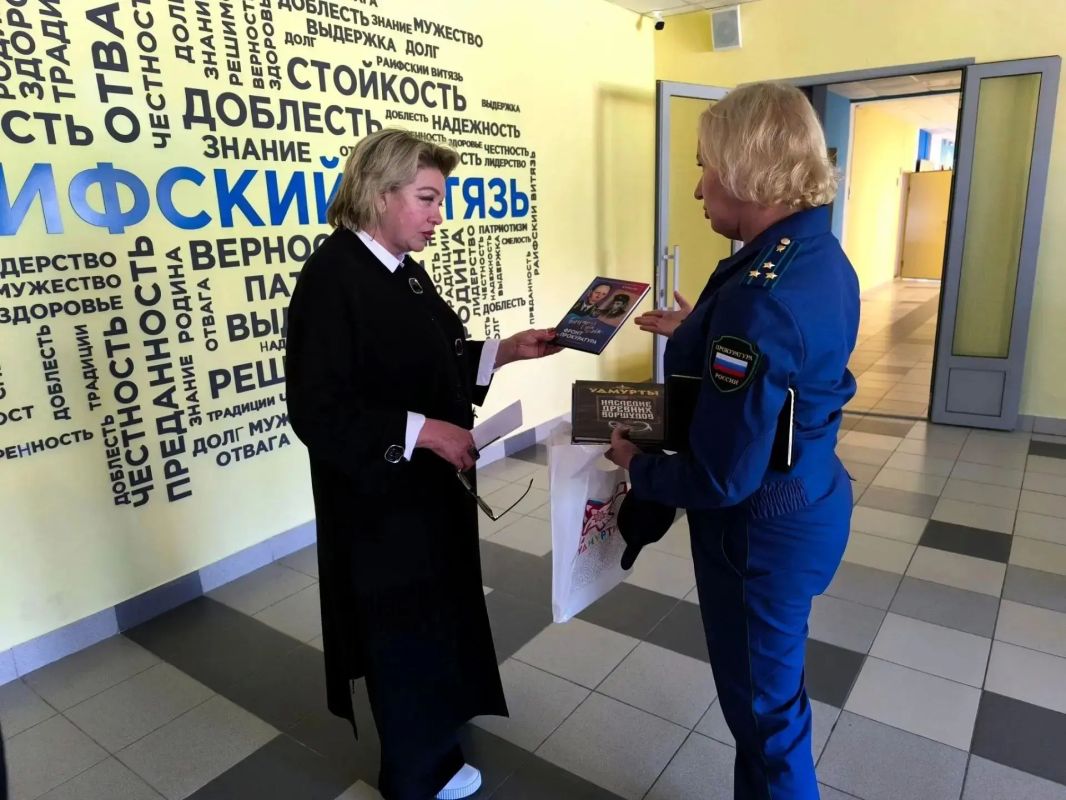 Работники прокуратуры Удмуртской Республики посетили специальное учебно-воспитательное учреждение закрытого типа Работники прокуратуры Удмуртской Республики посетили специальное учебно-воспитательное учреждение закрытого типа