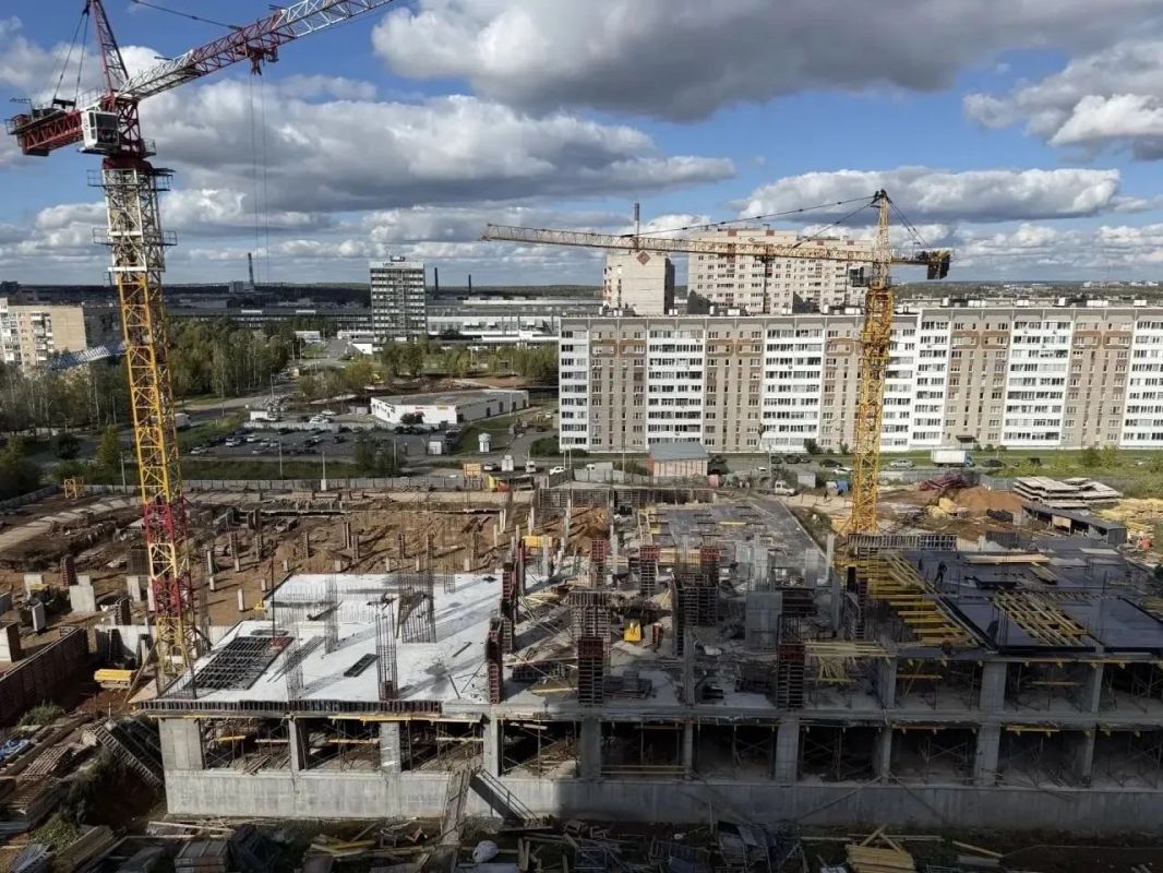 Строительство «Зелёной школы» на улице Берша в Ижевске вышло на новый этап, сообщает пресс-служба Минобрнауки Удмуртии