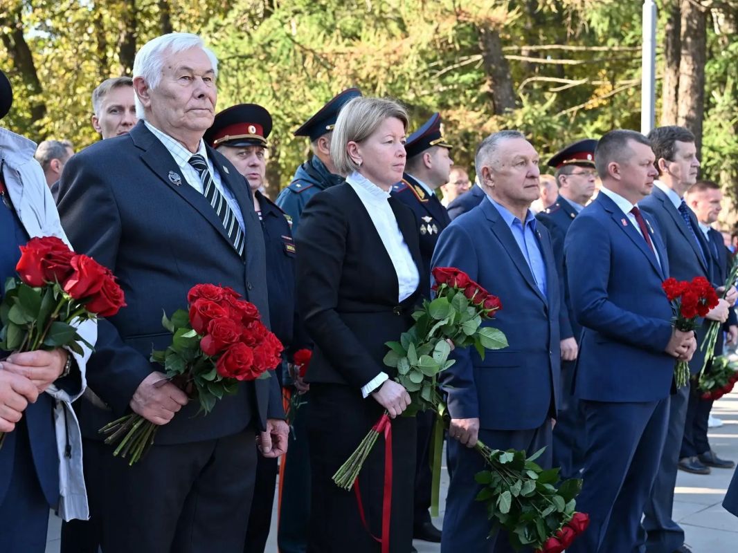 Врио главы Удмуртии Ольга Абрамова поздравила жителей республики с Днем оружейника Врио главы Удмуртии Ольга Абрамова поздравила жителей республики с Днем оружейника