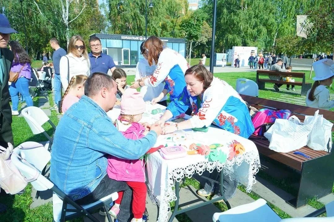 «Заводовидение», вручение почетного кафтана и рябиновый фестиваль: Ижевск отметил День оружейника «Заводовидение», вручение почетного кафтана и рябиновый фестиваль: Ижевск отметил День оружейника