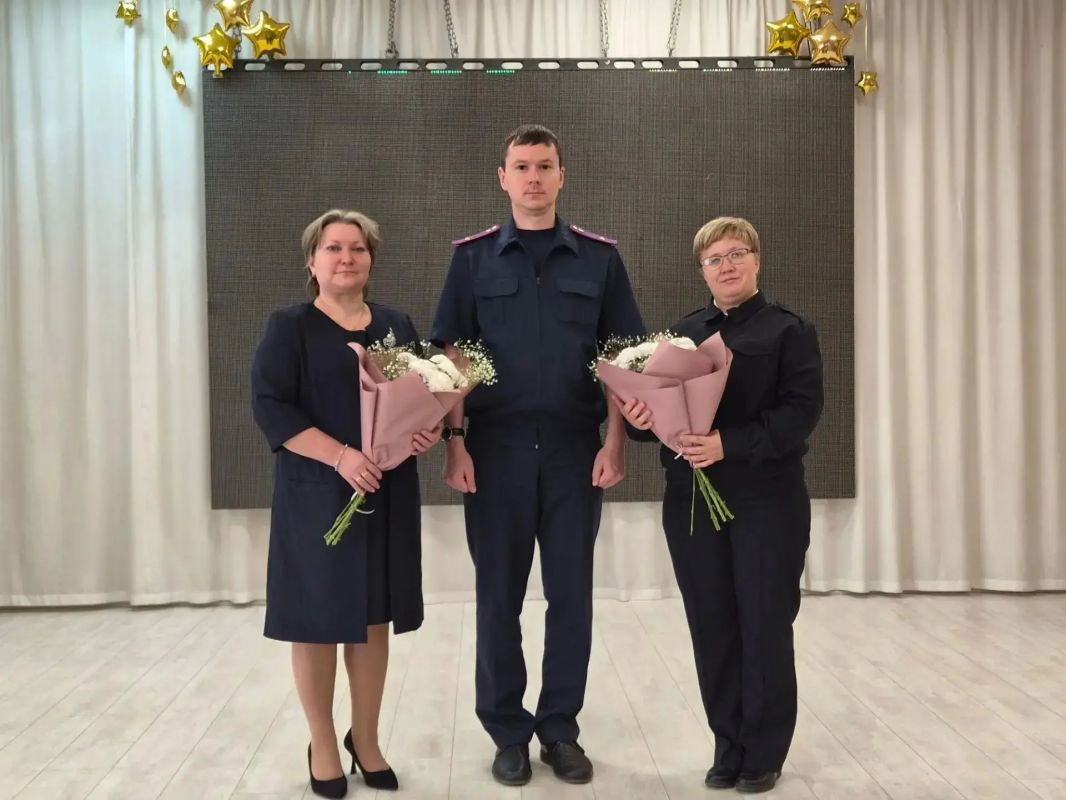 Руководитель СО по Устиновскому району г. Ижевска поздравил педагогов подшефного кадетского класса с Днём учителя