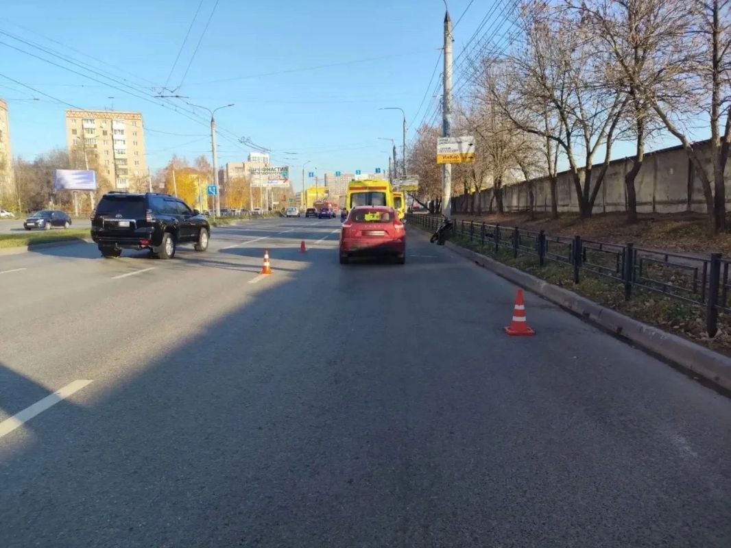 Подросток на питбайке попал под колёса «Лады» в Ижевске